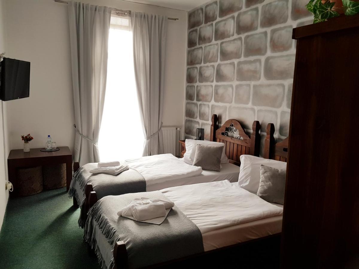 Tisá Hotel Camelot מראה חיצוני תמונה