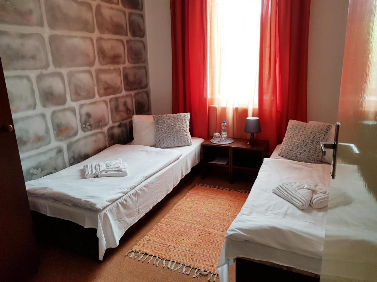 Tisá Hotel Camelot מראה חיצוני תמונה