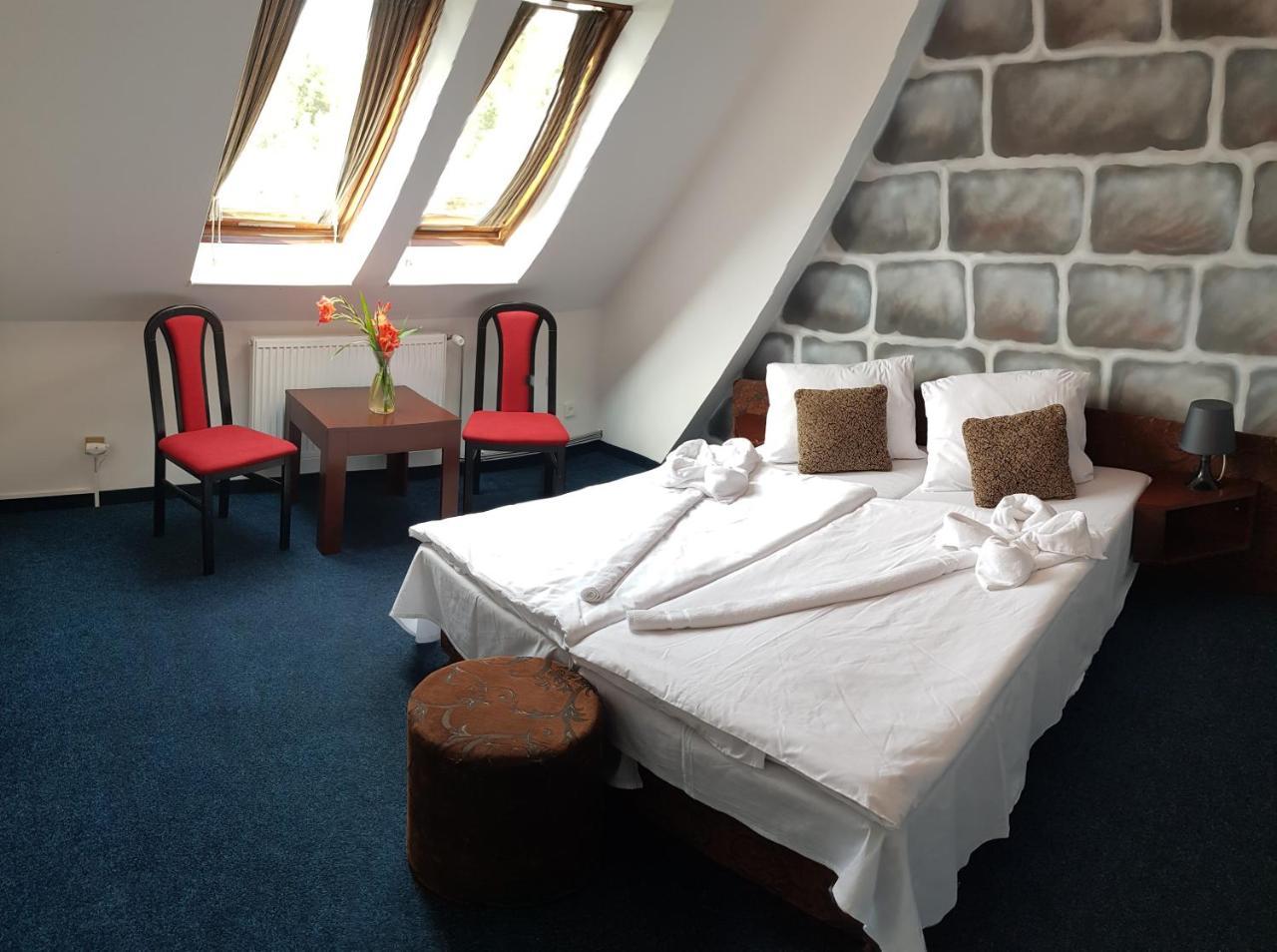 Tisá Hotel Camelot מראה חיצוני תמונה